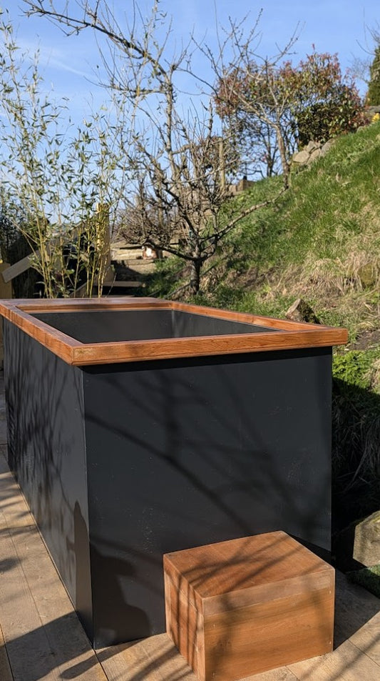 The Peak Plunge ice bath installed outdoors on a garden patio with integrated cooling system – Verdant Lounge